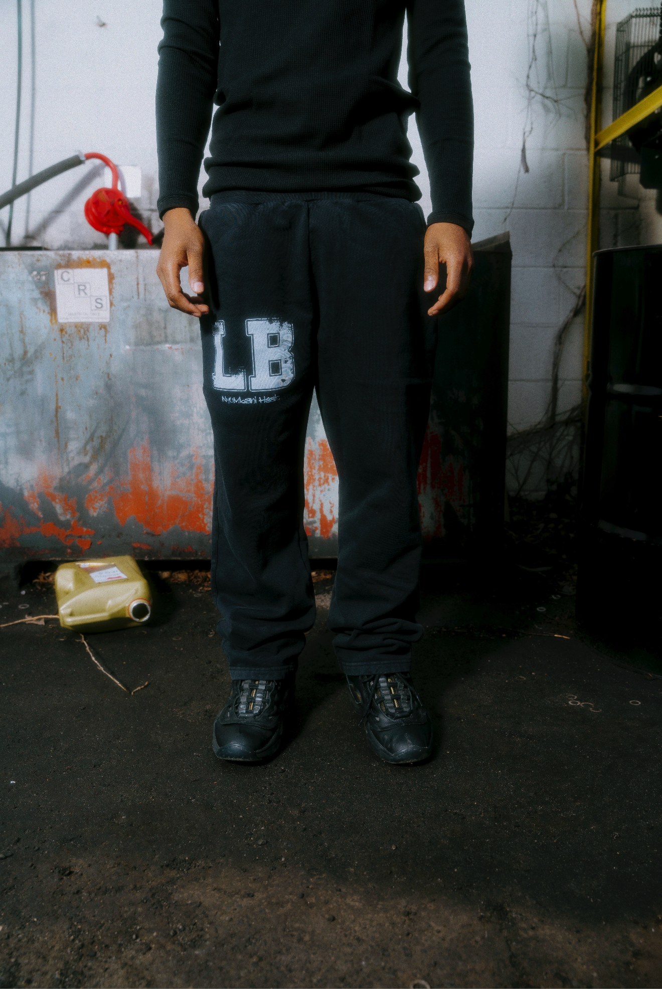 BLACK UNIFORM SWEATS